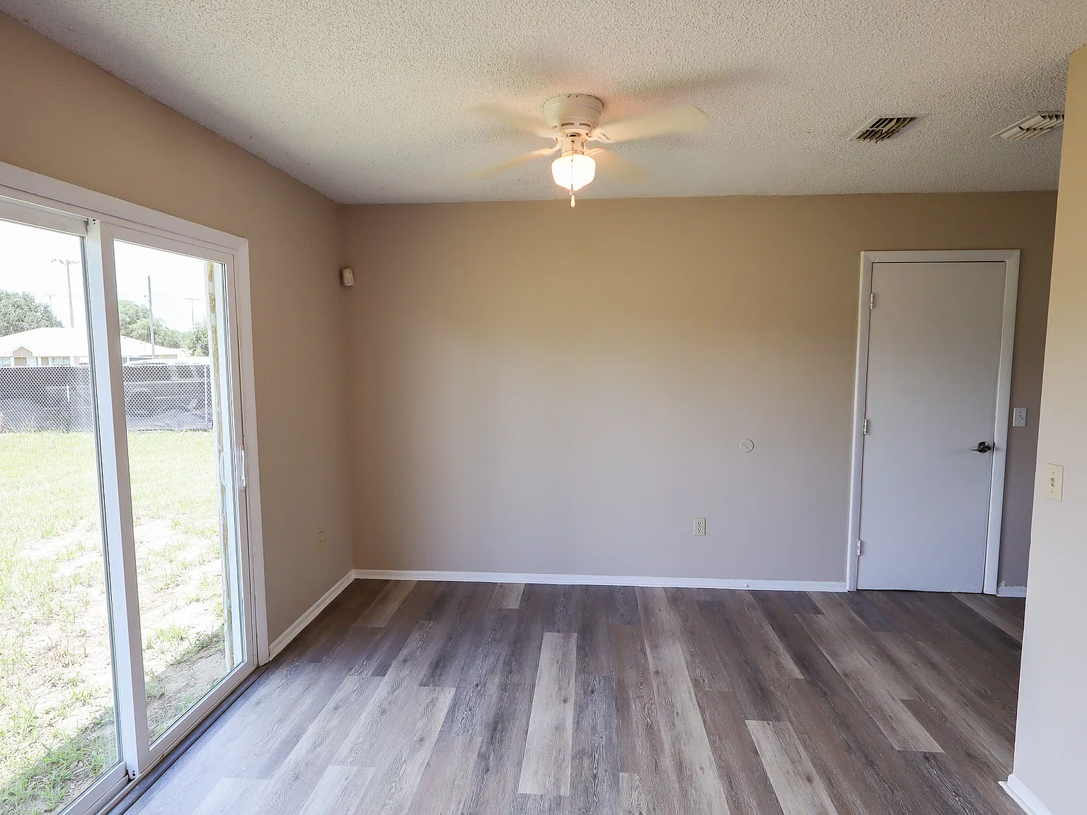 199 Willow Rd - 1 — Photo 3