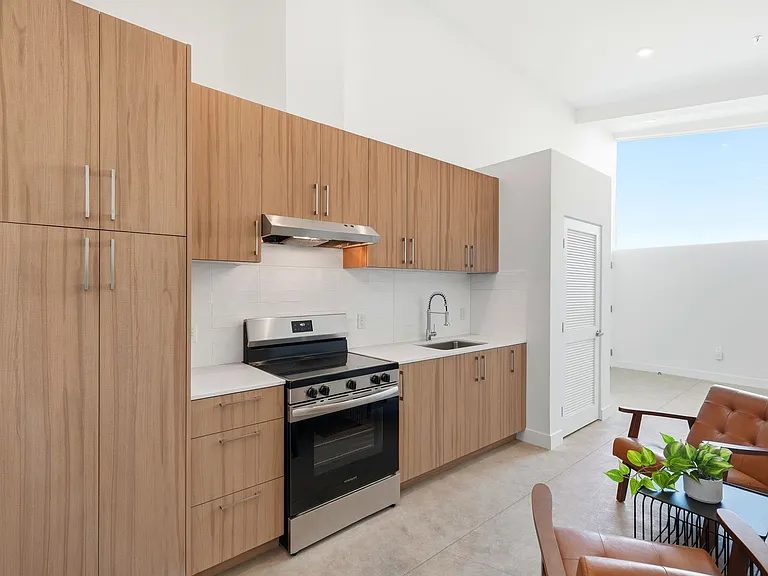 Coral Designer Studio Community Living — Photo 8