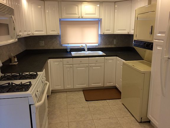 3rd image of 998 Westwood Ave