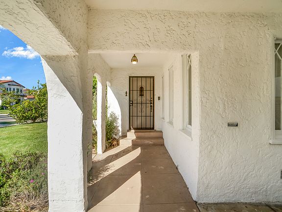 4th image of 2038 Malcolm Ave