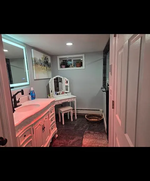 215 Albany Ave — Photo 19