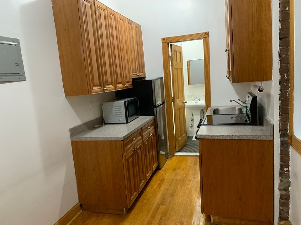 2nd image of 415 W 44th St APT 1