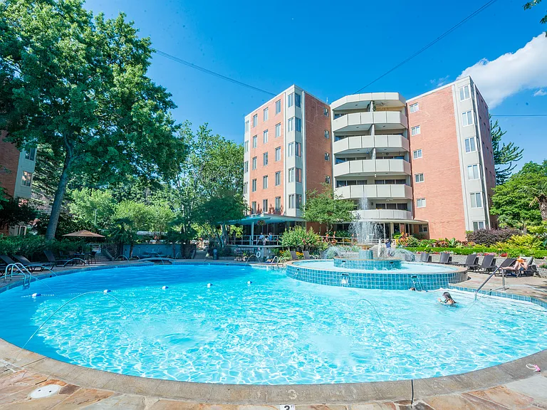 Rivercliff Estate Apartments in Little Rock, AR