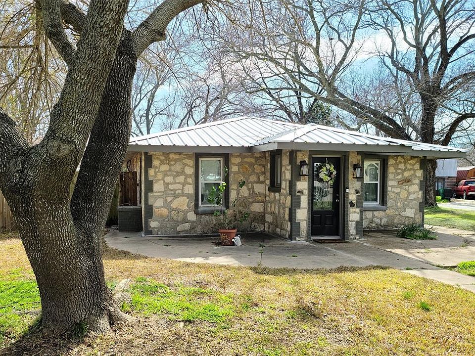 1st image of 307 W Live Oak St