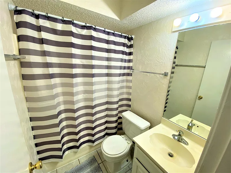223 Hood St — Photo 32