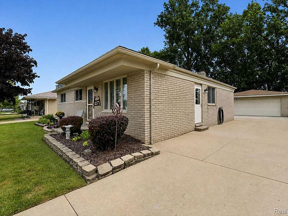 5th image of 27241 Evelyn Ave