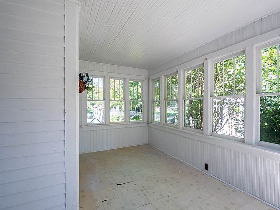 4th image of 455 E Iola St