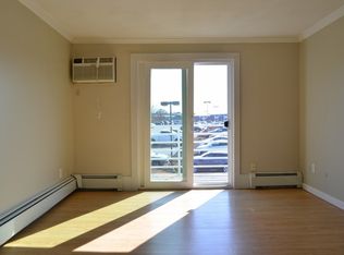 145 Essex Ave APT 622, Gloucester, MA 01930