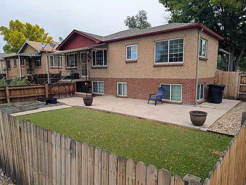 2110 King St Photo 1