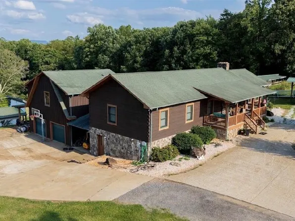 300 Tom Hunter Rd, Pilot Mtn, NC 27041