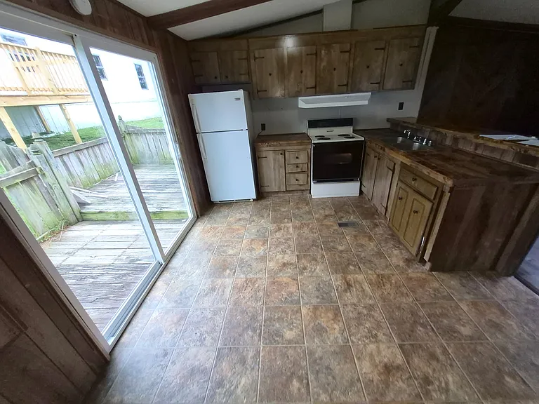 212 Thor Ln — Photo 4