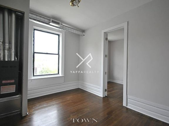 3rd image of 696 Willoughby Ave APT 19