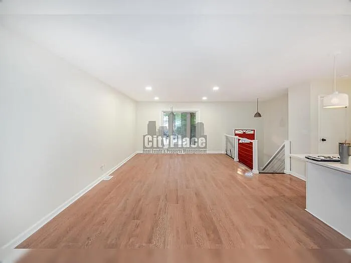 3202 Macarthur Ln — Photo 6
