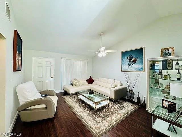 2 bed, 1.0 bath, 934 sqft, $2,495 — Photo 2