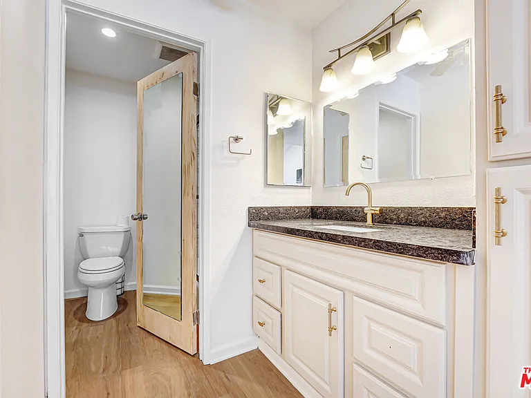 22123 Burbank Blvd #2 — Photo 9