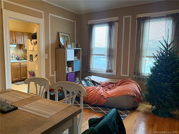 5th image of 106 Anthony St #2R