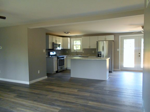 3rd image of 1205 Greenly St