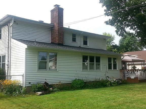 2nd image of 12 Pin Oak Dr