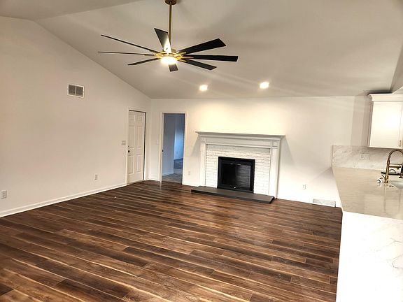 2nd image of 237 Lockville Rd