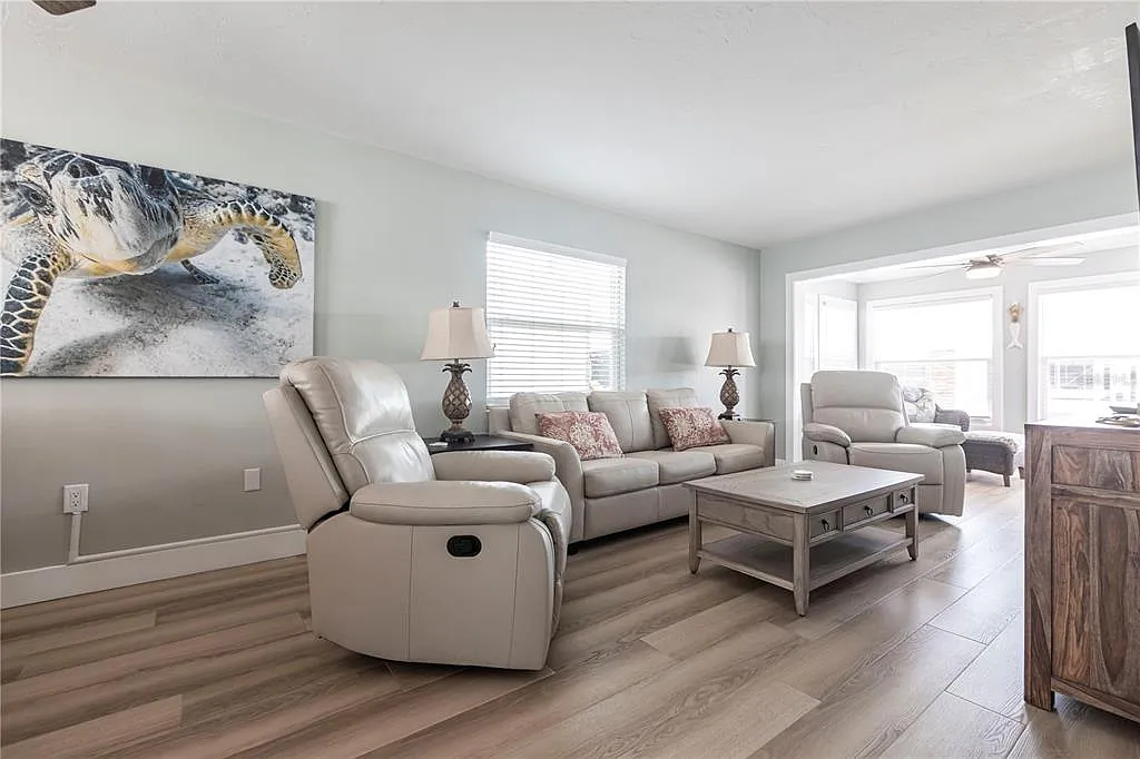 1 bed, 1.0 bath, 672 sqft, $8,700 — Photo 3