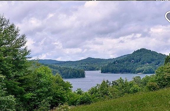 Summer meadowview pan right