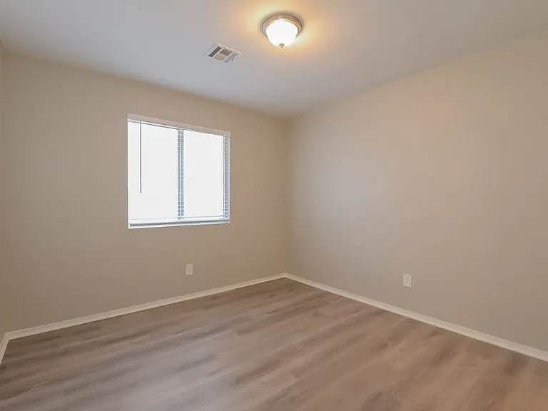 682 Covina Dr — Photo 16
