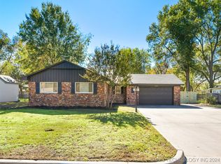 1916 Mockingbird Ln, Ardmore, OK 73401