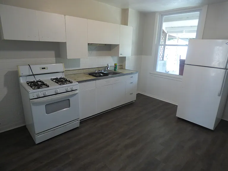 1134 Race St — Photo 8