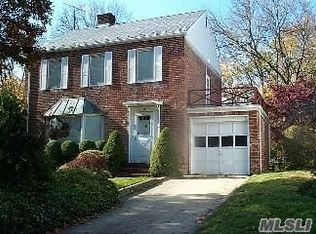 12 Ash Ln, Valley Stream, NY 11581