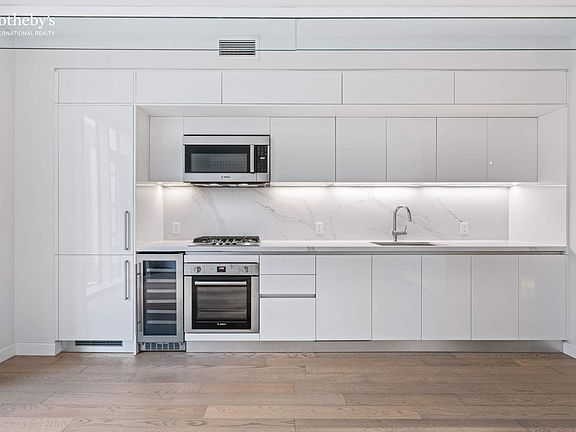 3rd image of 505 W 43rd St #5S