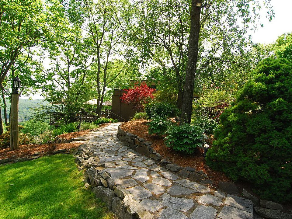 FENCED SIDE-YARD