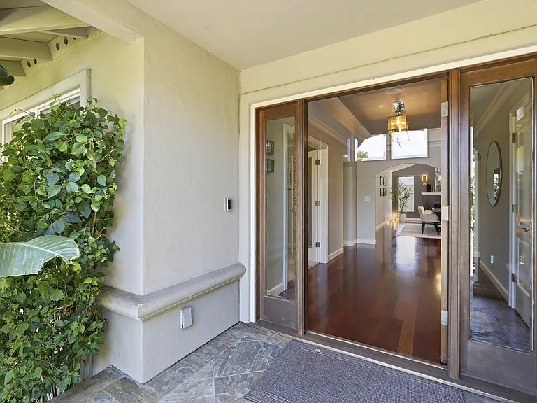 260 Chateau Dr — Photo 3
