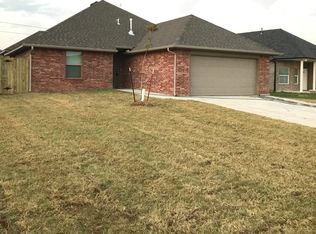 116 SW 8th St, Moore, OK 73160