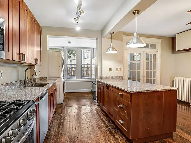 821 Kentucky Ave SE — Photo 10