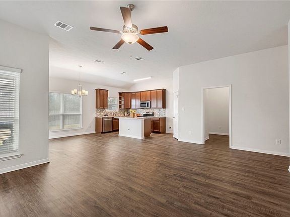 2nd image of 2051 Brisbane Way