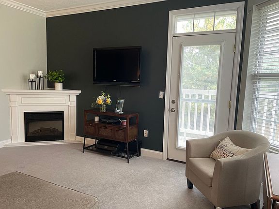 4th image of 2822 Suncrest Village Cir