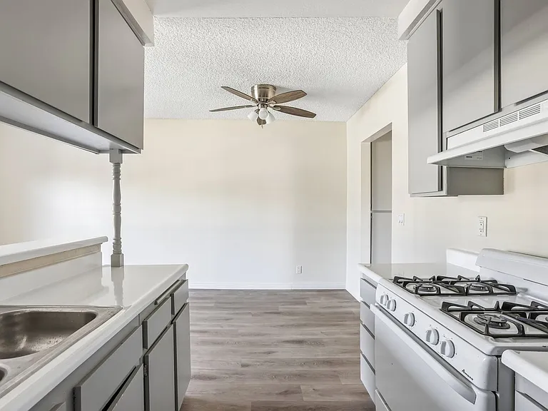 8541 Foothill Blvd., Sunland — Photo 26