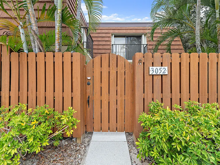 3052 30th Ct — Photo 6