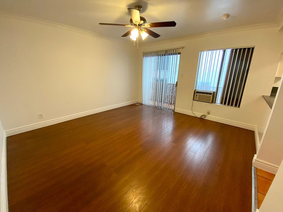 1st image of 4069 Oakwood Ave #13