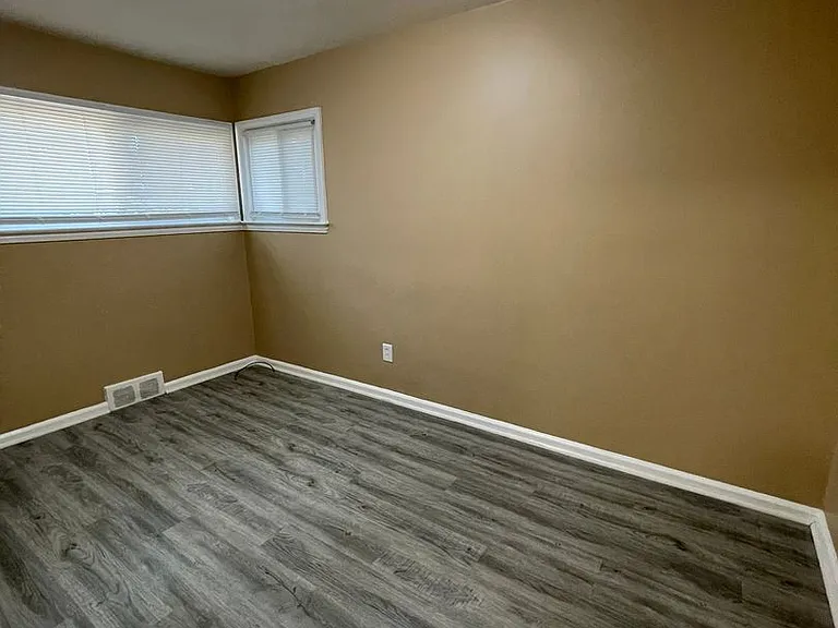 15663 Carlisle St — Photo 7