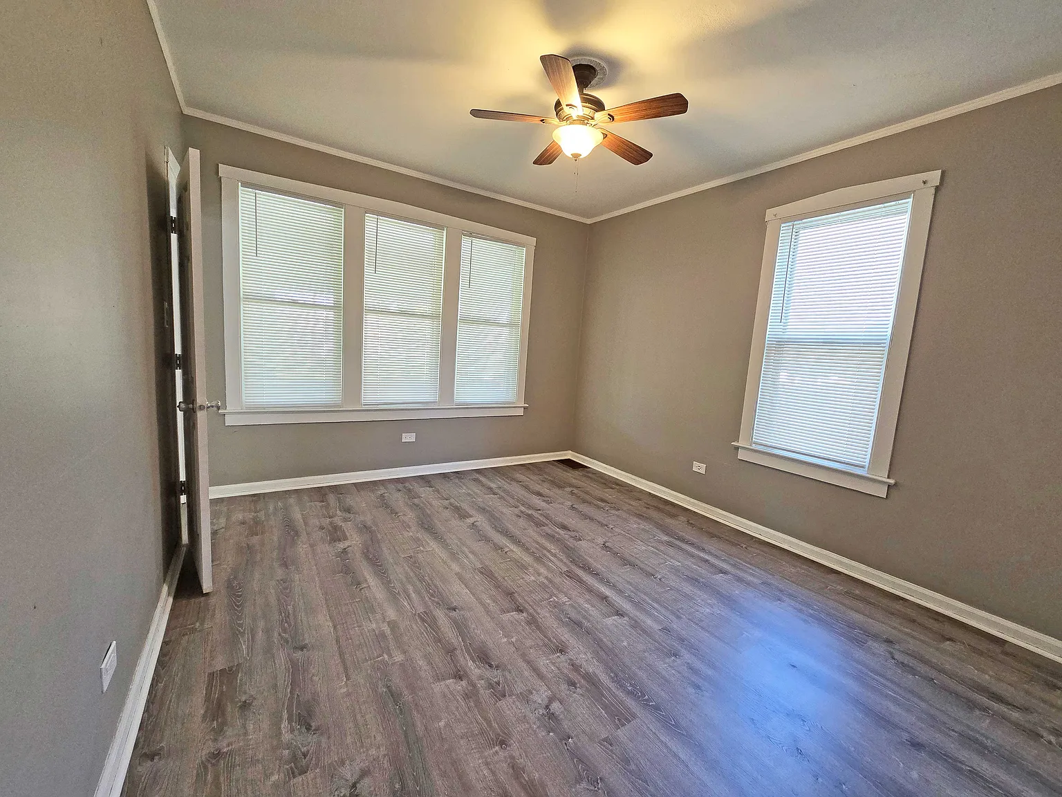 2 bed, 1100 sqft, $2,300 — Photo 2