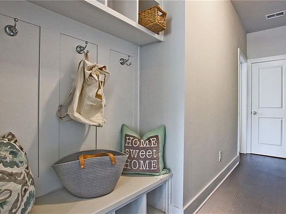 5th image of 3815 Oxford Cir #31