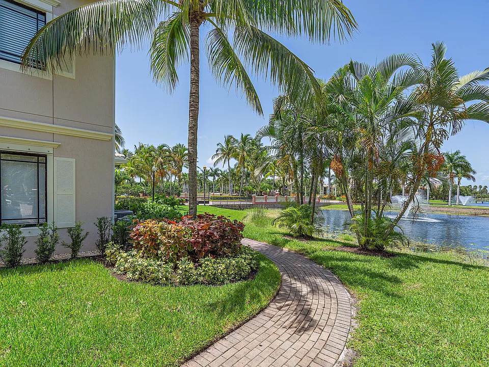 2810 Grande Pkwy #107