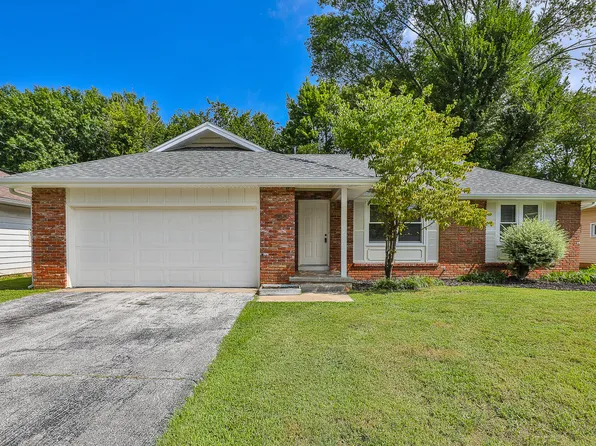 3025 E Hawkins Street, Springfield, MO 65804