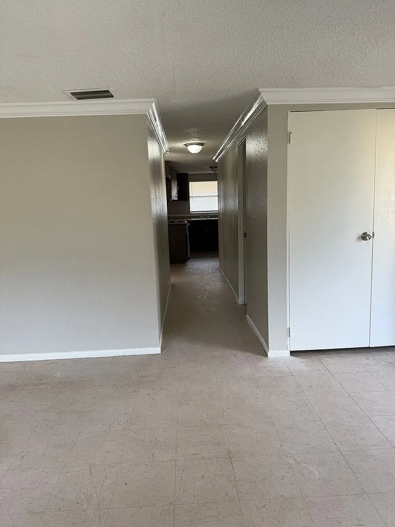 2 bed room 1 bath duplex — Photo 3