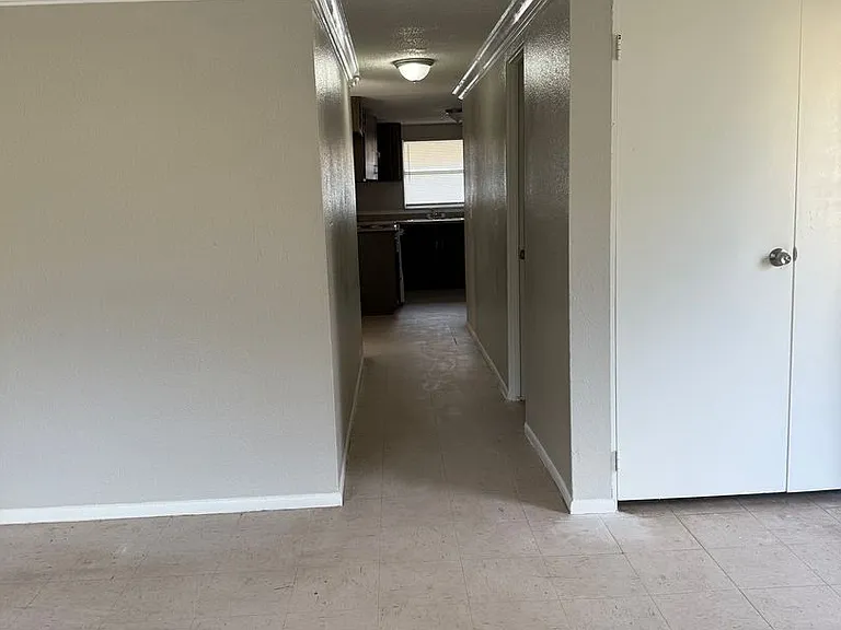 1012 57th Avenue Dr E — Photo 3