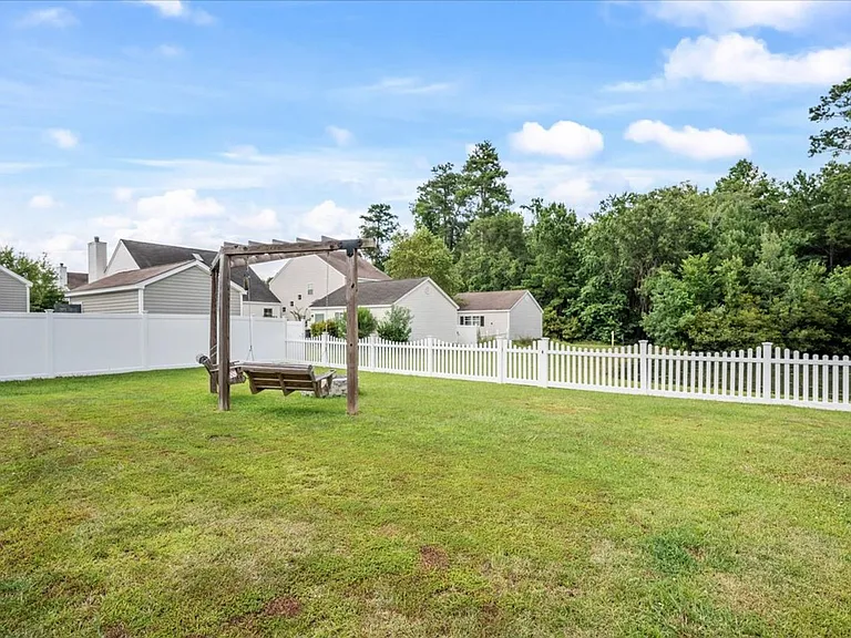 4 Gardenia Dr — Photo 35