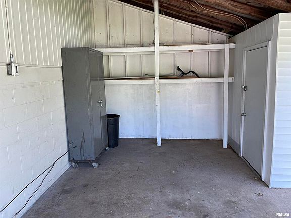 3rd image of 304 S Plover Dr