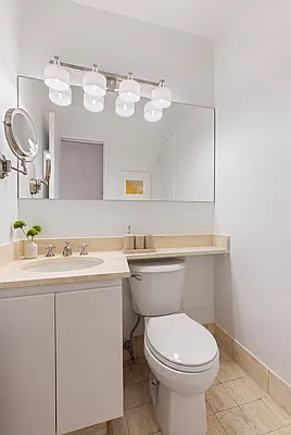 Bathroom 2, photo 1
