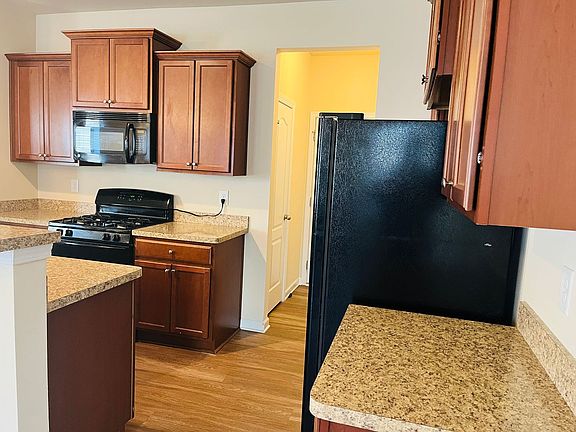 5th image of 233 Bobbie Way